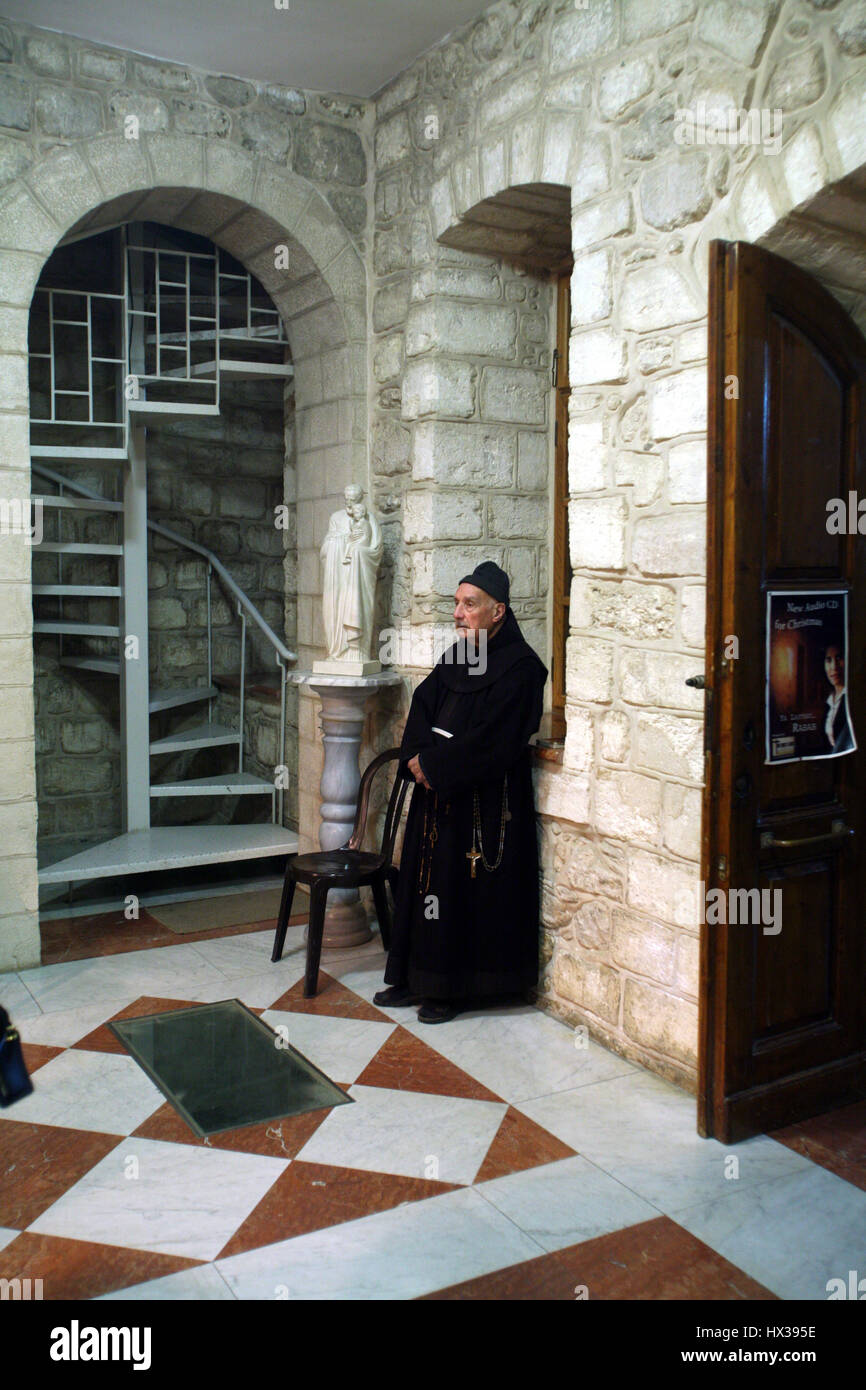 Monaco francescano nella chiesa del Gesù il primo miracolo di Cana, Israele Foto Stock