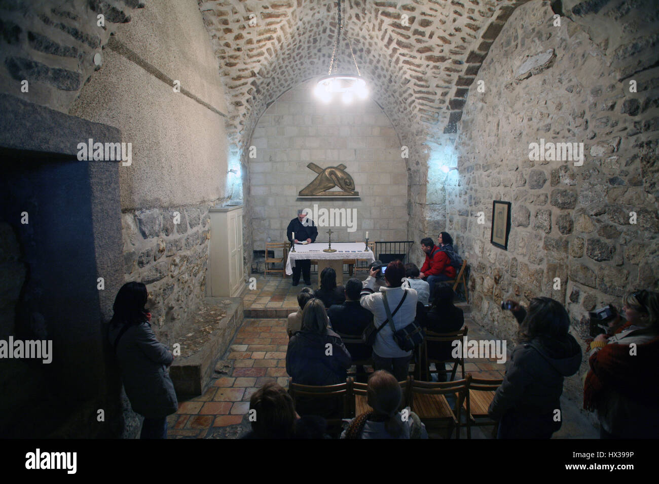 La Via Dolorosa, 7 stazioni della Via Crucis. I pellegrini che visitano la Terra Santa, passare il percorso che Gesù ha portato la croce del Calvario. Gerusalemme Foto Stock