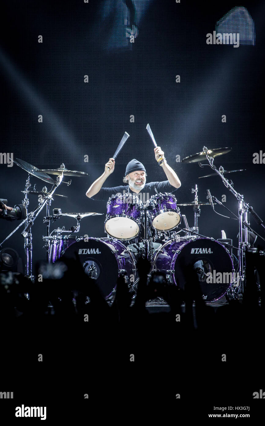 Hong Kong, Cina. Il 20 gennaio, 2017. Lars Ulrich dei Metallica si esibisce in AsiaWorld-Expo in Hong Kong. Foto Stock