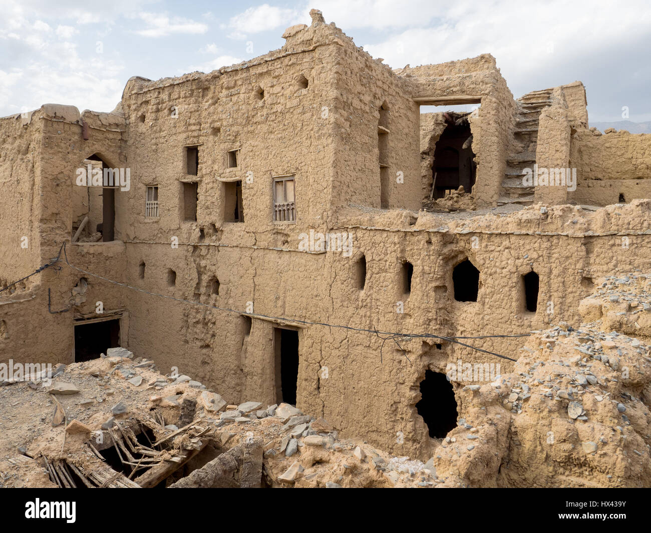 Vista panoramica di alcuni antichi mattoni di fango ospita le rovine di Al Hamra, Oman Foto Stock