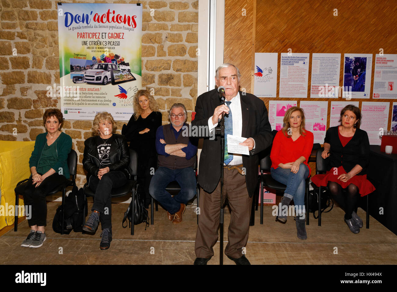 Parigi, Francia. Il 24 marzo 2017. Julien Lauprêtre parla durante la cerimonia di chiusura del Don"campagna di azioni dal francese Secours Populaire a Parigi, Francia. Credito: Bernard Menigault/Alamy Live News Foto Stock