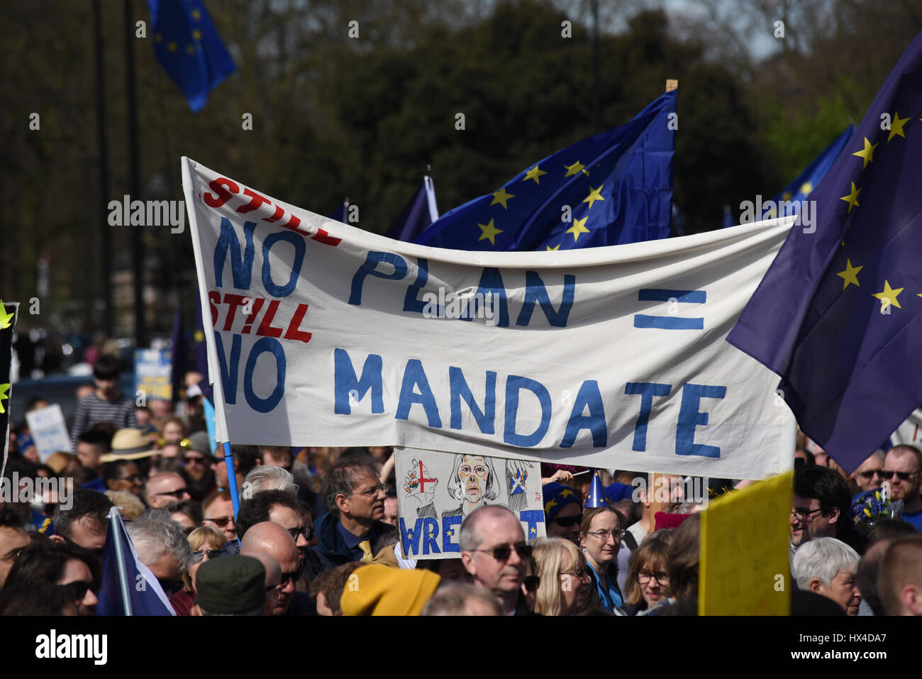 Nessun piano, nessun mandato. A Londra si è svolta una marcia per manifestare contro la Brexit e l'articolo 50 - il ritiro del Regno Unito dall'Unione europea Foto Stock