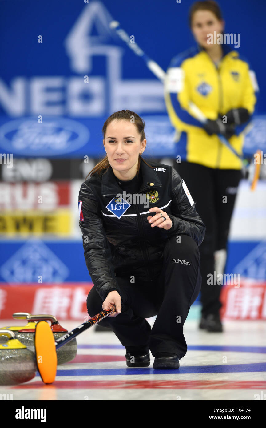 Pechino, Cina. 23 Mar, 2017. Anna Sidorova della Russia compete durante il mondo femminile Campionato di Curling semifinale partita contro la Svizzera a Pechino Capitale della Cina, 23 marzo 2017. La Russia ha vinto 9-3. Credito: Ju Huanzong/Xinhua/Alamy Live News Foto Stock