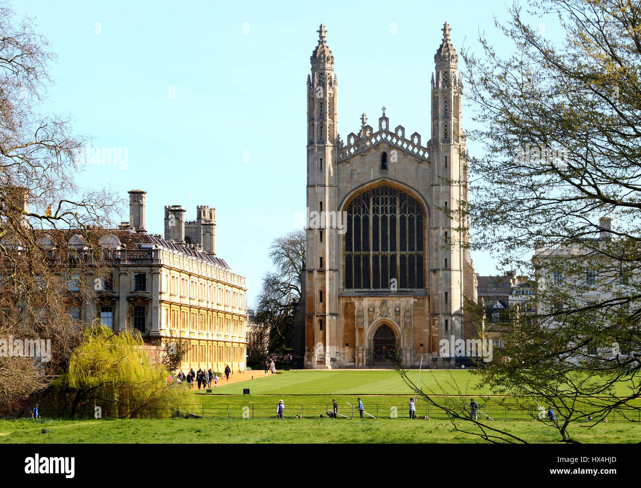 Cambridge, Regno Unito. 25 Mar, 2017. Il Kings College nel sole di primavera in una giornata calda a Cambridge nel Regno Unito. Sabato 25 Marzo 2017 Credit: KEITH MAYHEW/Alamy Live News Foto Stock