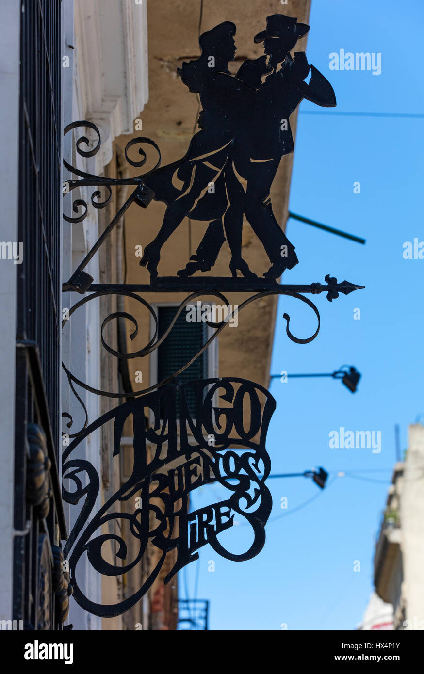 Dettaglio di un paio di ballare il tango su un cartello in San Telmo. Buenos Aires, Argentina. Foto Stock