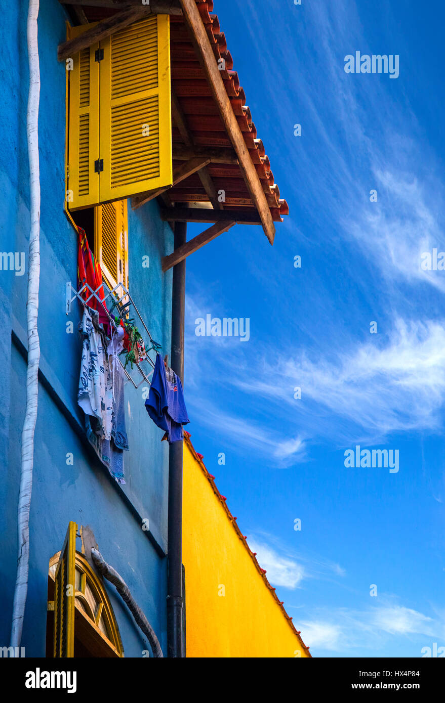 Dettaglio di una casa colorati in Villa fare Abraao. Ilha Grande, RJ, Brasile. Foto Stock