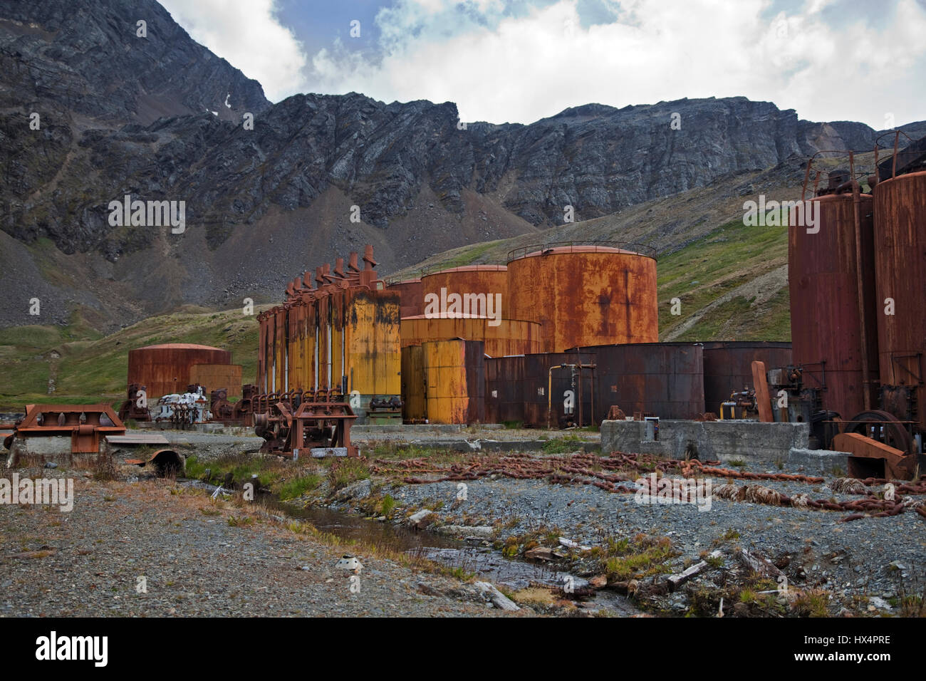 Resti della precedente stazione baleniera a Grytviken Harbour, Georgia del Sud Foto Stock