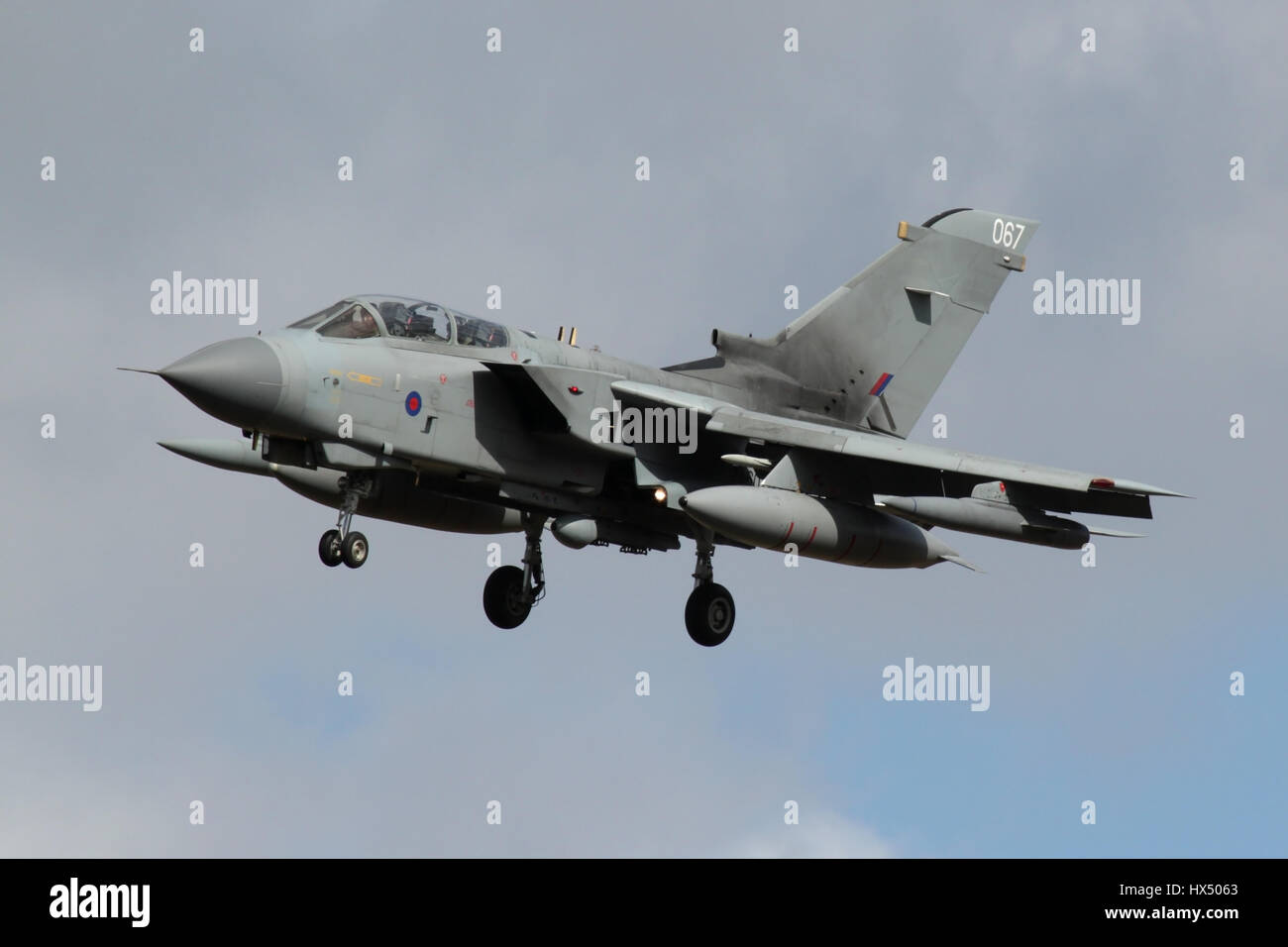 RAF Tornado della RAF Marham ala girando sull approccio finale per la pista. Foto Stock