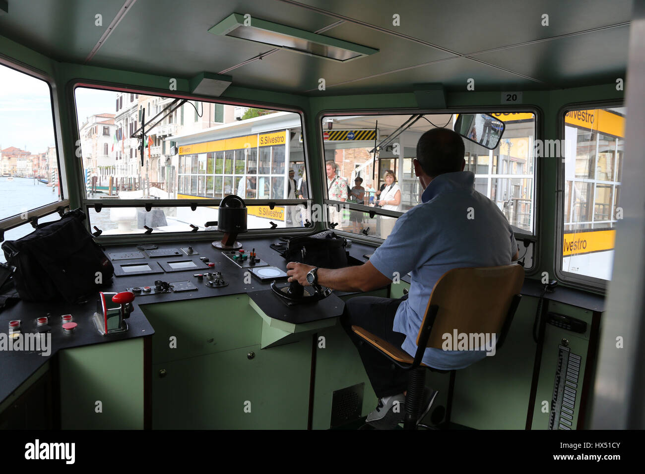 21 Settembre 2015 - pilota del vaporetto a Venezia. Foto Stock