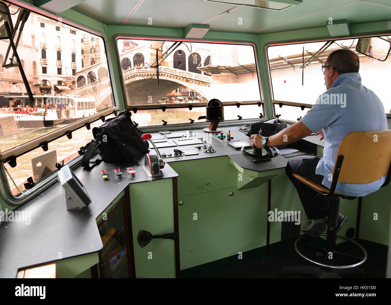 21 Settembre 2015 - pilota del vaporetto a Venezia. Foto Stock