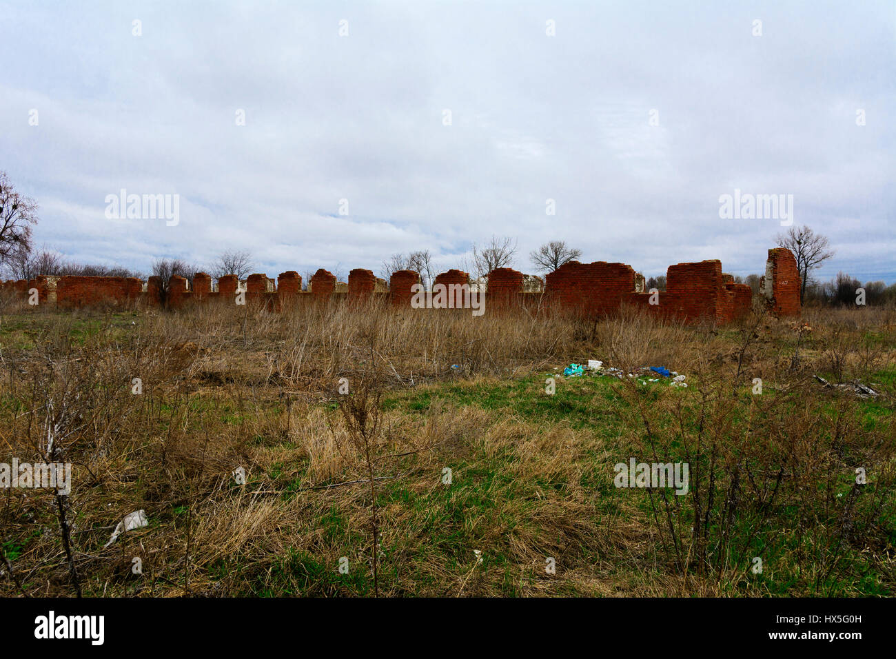 Distrutta la costruzione di una camera per il mantenimento di vacche nei pressi del villaggio Foto Stock