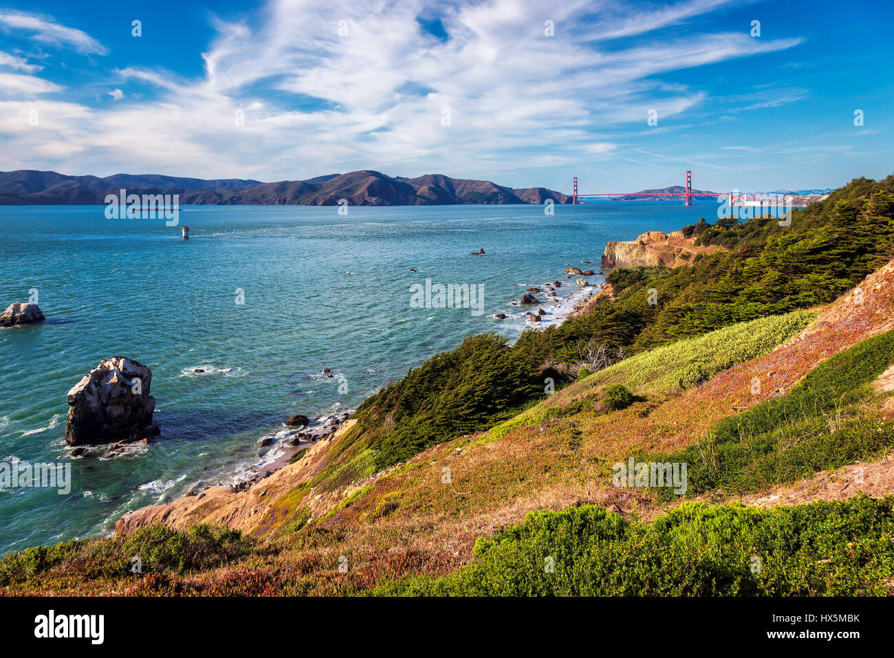 Costa della California e il Golden Gate Bridge, California. Foto Stock