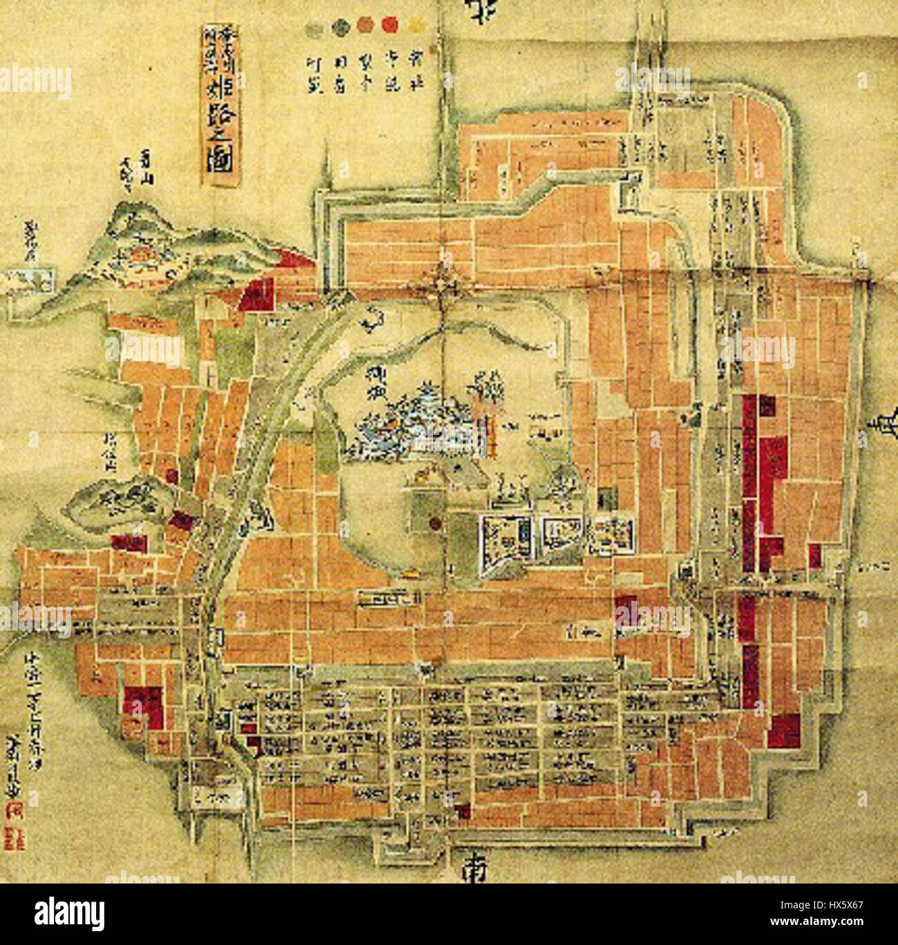 La vecchia mappa del castello di Himeji presenta una dettagliata disposizione del sito storico, che illustra la struttura e i suoi dintorni. Il castello di Himeji, patrimonio dell'umanità dell'UNESCO, è noto per il suo design architettonico ben conservato e la ricca storia. Foto Stock