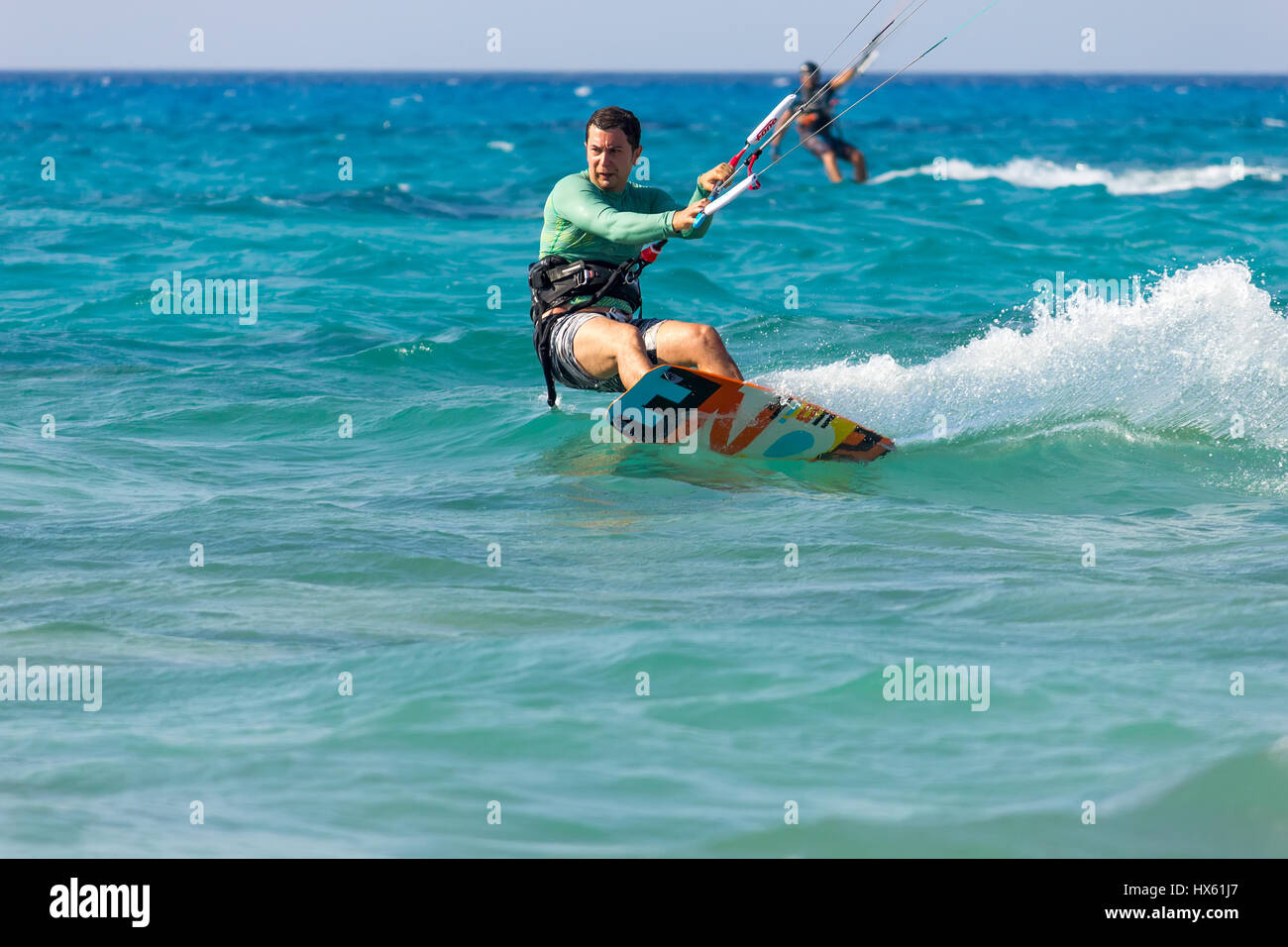 Kite surfer sull'isola di Lefkada island, Grecia Foto Stock