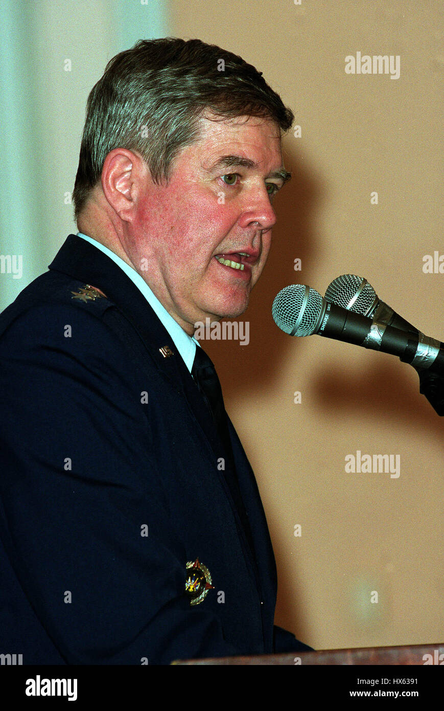 GENERAL J W RALSTON USAF Il Comandante supremo alleato in EUR 20 febbraio 2002 HOTEL BEVERLY HILLS BEVERLY HILLS LA USA Foto Stock