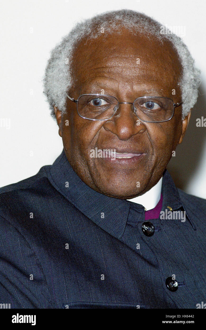 DESMOND TUTU ARCIVESCOVO DI CITTÀ DEL CAPO 05 giugno 2003 CAA BEVERLY HILLS USA Foto Stock