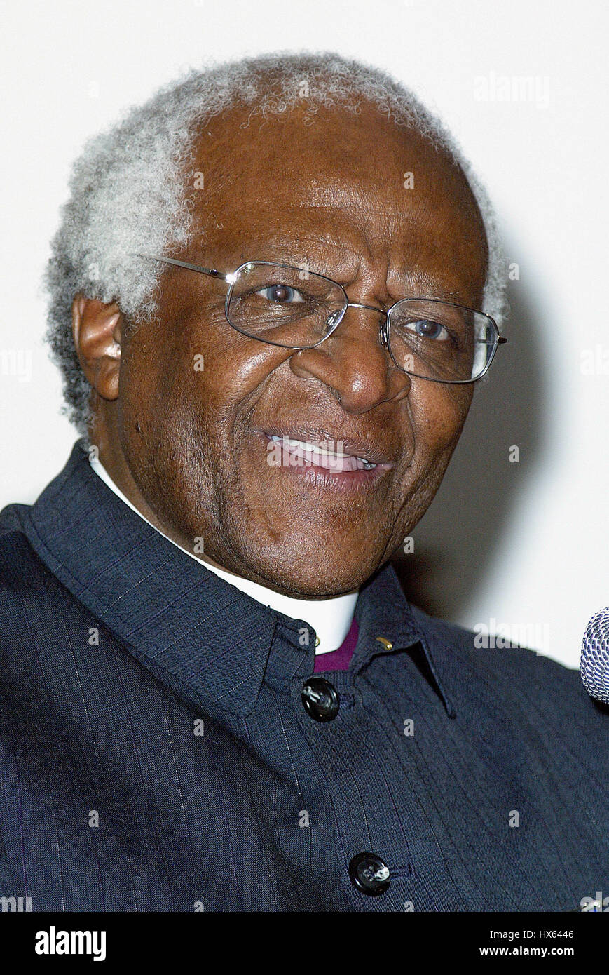 DESMOND TUTU ARCIVESCOVO DI CITTÀ DEL CAPO 05 giugno 2003 CAA BEVERLY HILLS USA Foto Stock