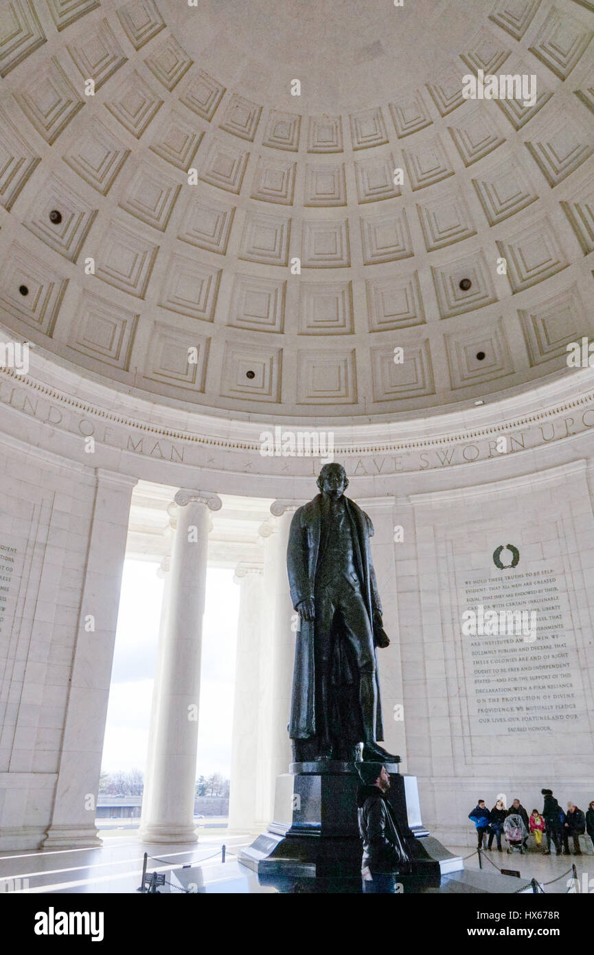 Statua di Thomas Jefferson in Presidente Thomas Jefferson Memorial, Washington DC, Stati Uniti d'America Foto Stock