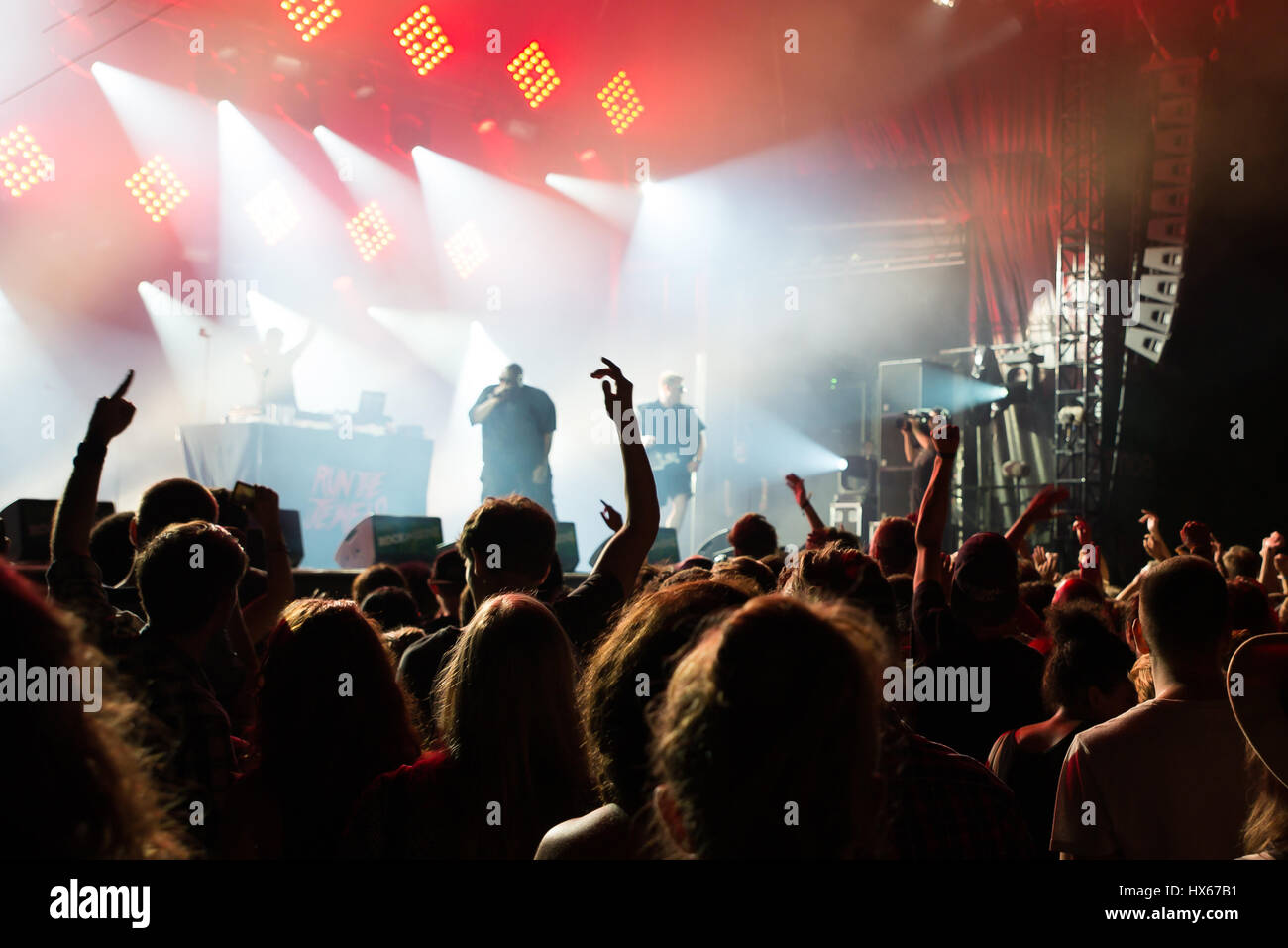 Parigi - agosto 31: la folla in un concerto al Rock en Seine Festival il 31 agosto 2015 a Parigi, Francia. Foto Stock