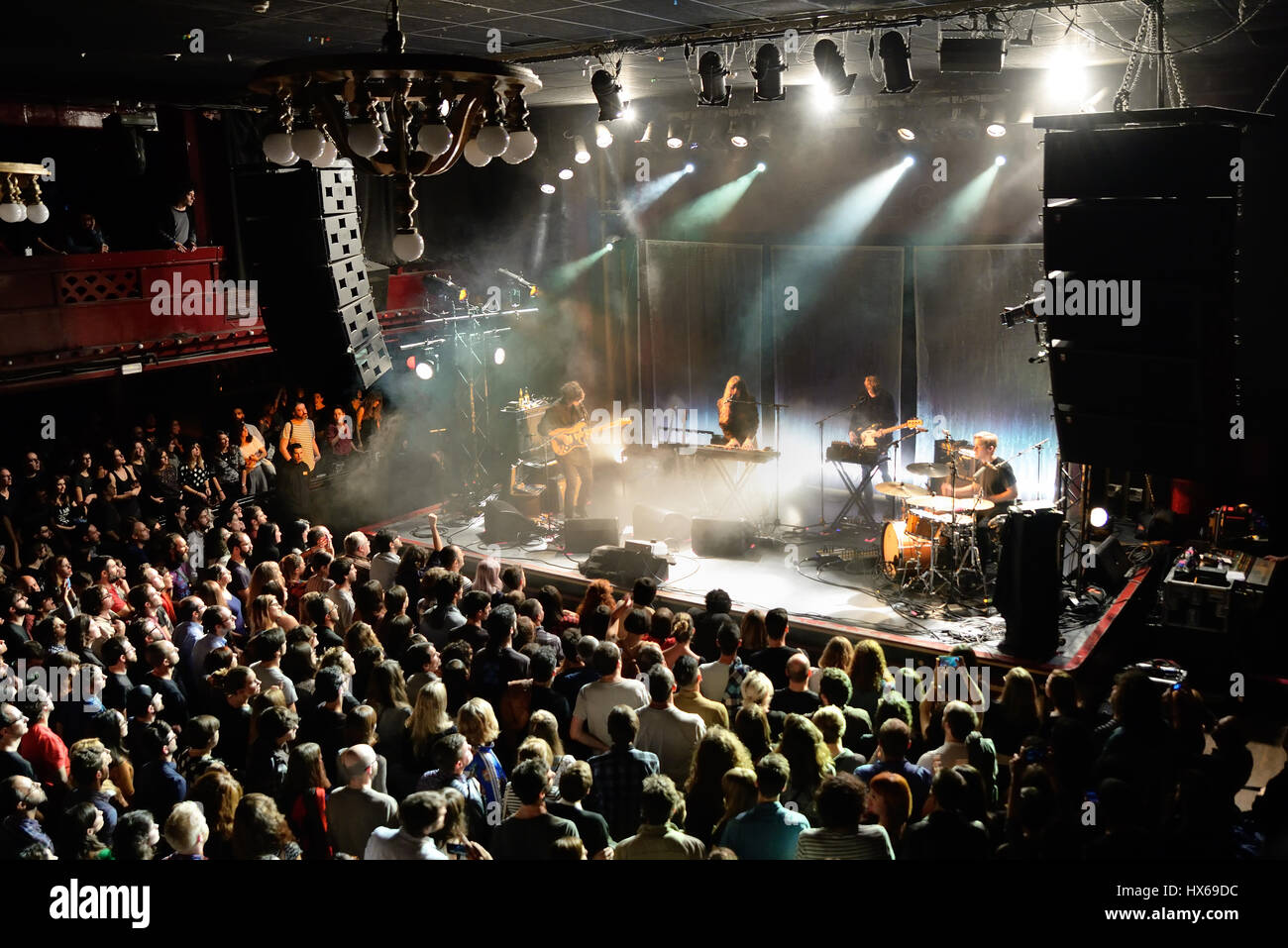 Barcellona - NOV 20: Beach House (dream pop band da Baltimora) in concerto presso lo stadio di Apolo il 20 novembre 2015 a Barcellona, Spagna. Foto Stock