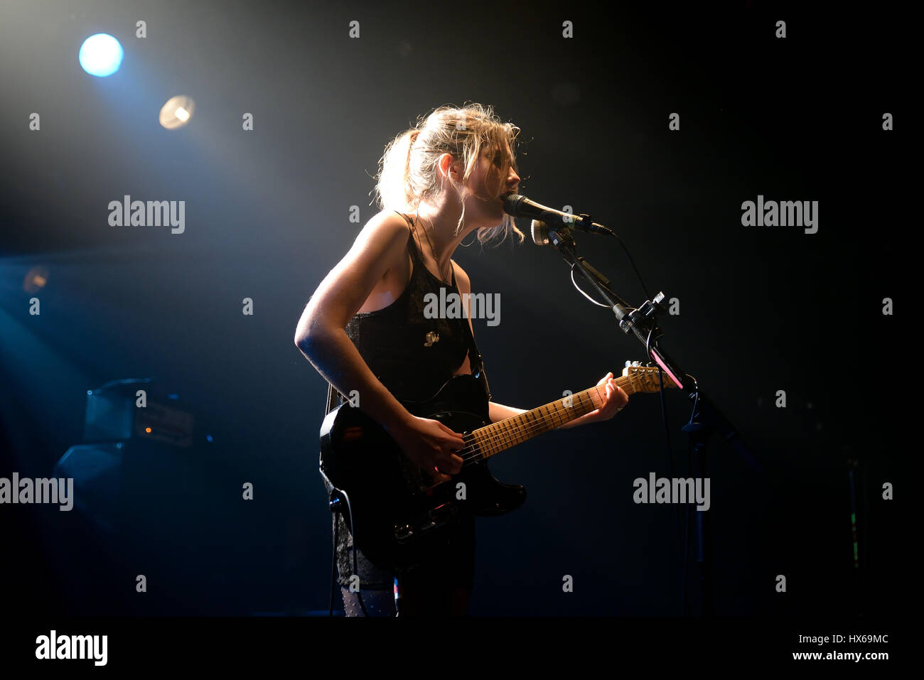 Barcellona - Feb 6: Wolf Alice (banda) in concerto presso il Razzmatazz tappa il 6 febbraio 2016 a Barcellona, Spagna. Foto Stock