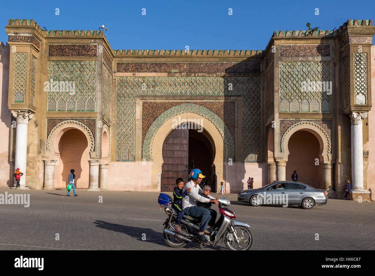 Meknes, Marocco. Bab Mansour, costruito 1672-1732. Foto Stock