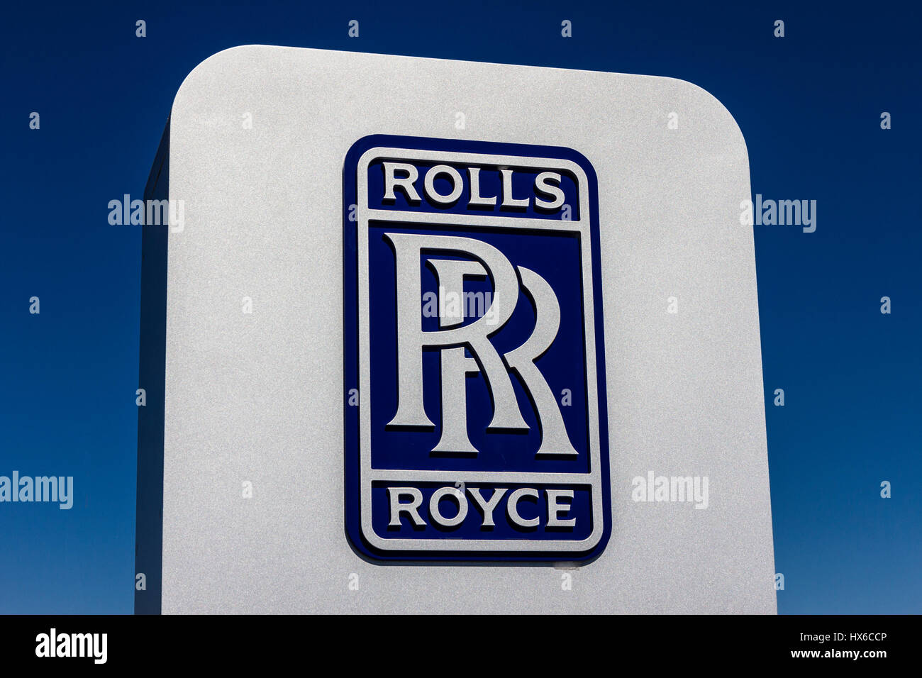 Indianapolis - Circa Ottobre 2016: Rolls-Royce Logo LibertyWorks e digital signage. Rolls-Royce è una società globale che fornisce il Jet e i motori a turbina a gas VI Foto Stock