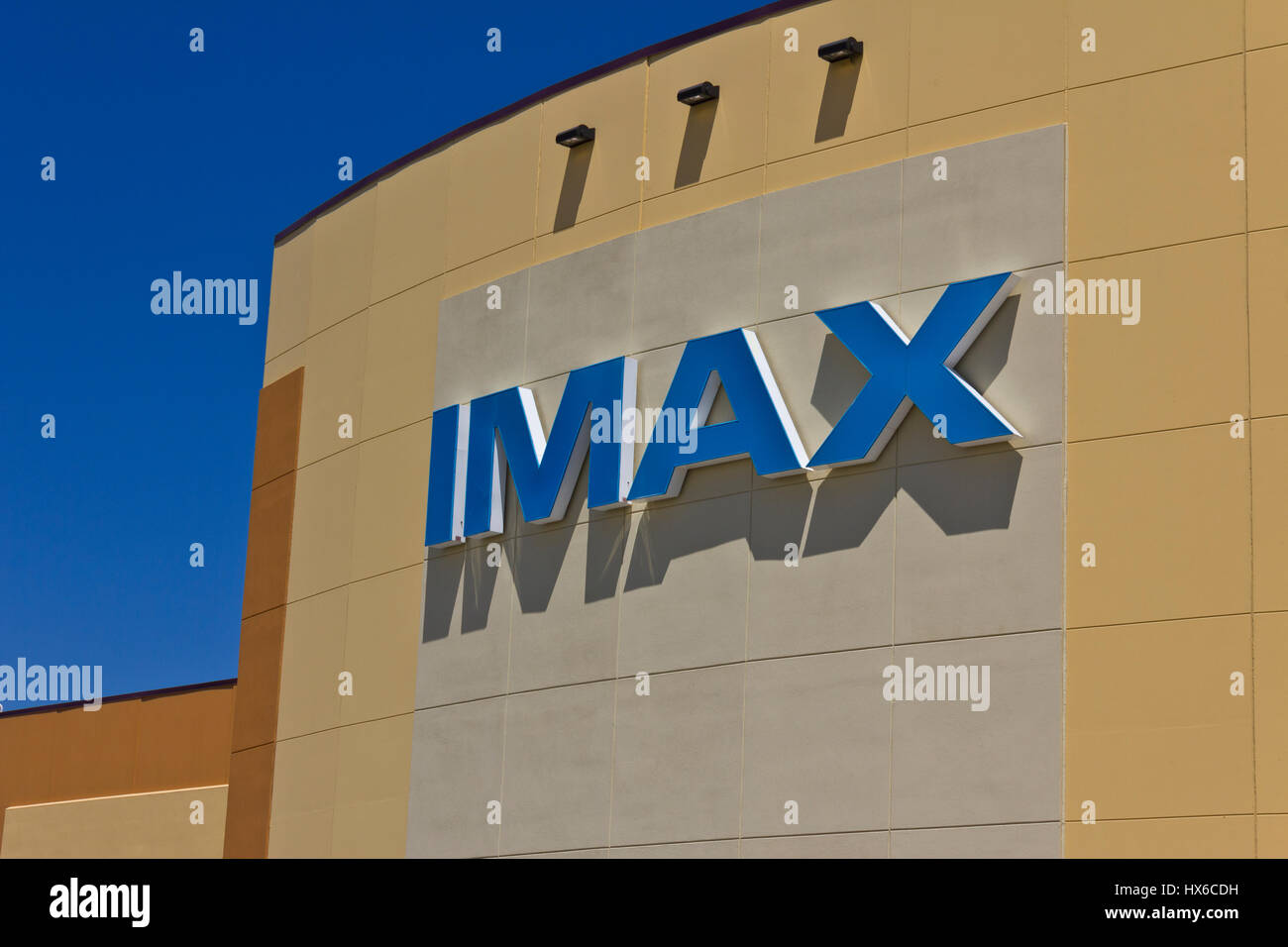 Indianapolis - Circa Giugno 2016: Imax Movie Theater Logo e segnaletica. IMAX è un grande sistema di formato di presentazione di filmati e immagini in movimento II Foto Stock