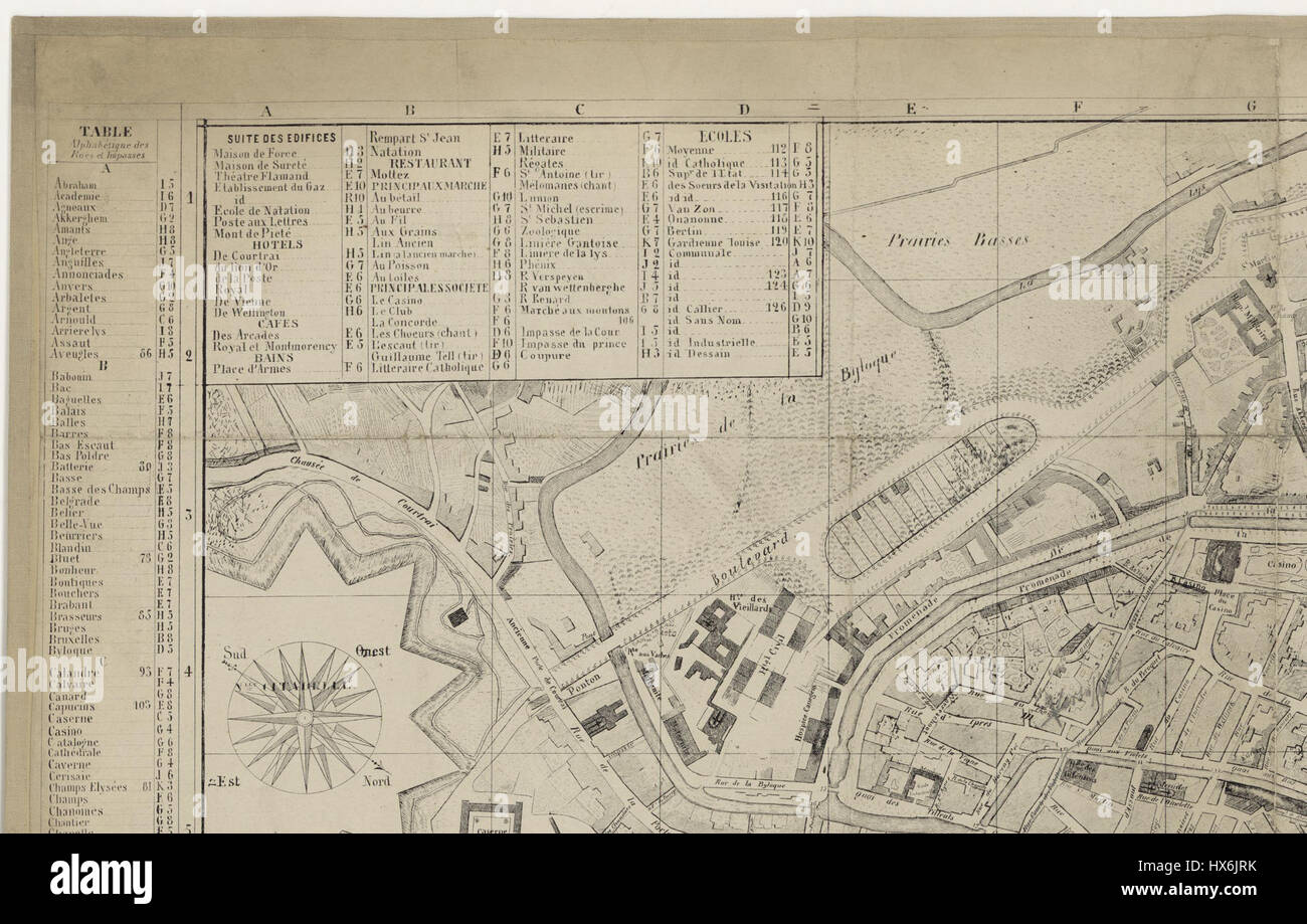 Questa mappa dettagliata di Gand, creata da Tessaro, offre uno sguardo sulla struttura urbana della città e sui principali monumenti storici durante il suo periodo storico. La mappa è una risorsa essenziale per comprendere la geografia passata della città. Foto Stock