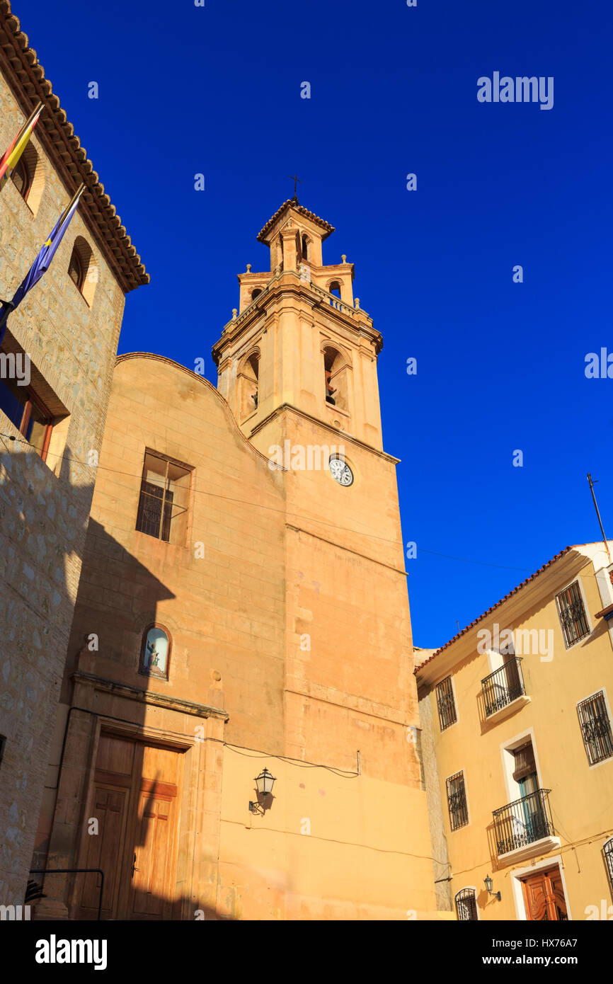 Campanile di una chiesa in Finestrat città, Marina Baixa, Provincia, Spagna Foto Stock