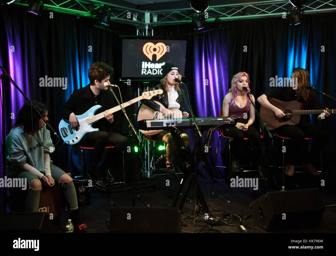 Bala Cynwyd, PA, Stati Uniti d'America. 23 marzo, 2017. American Pop Rock Band Hey Violet visita Q102's teatro delle prestazioni. Foto Stock