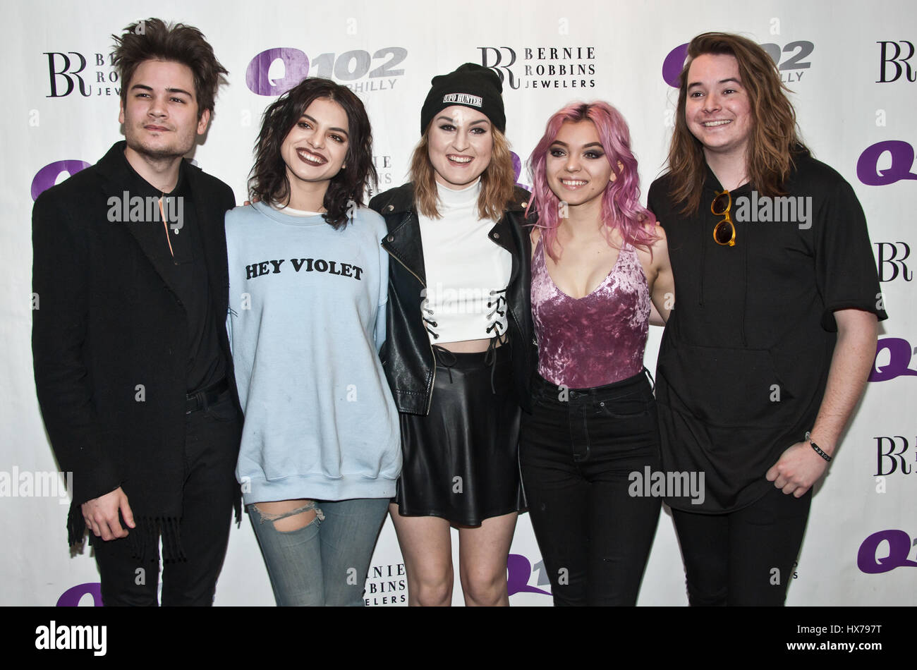 Bala Cynwyd, PA, Stati Uniti d'America. 23 marzo, 2017. American Pop Rock Band Hey Violet visita Q102's teatro delle prestazioni. Foto Stock