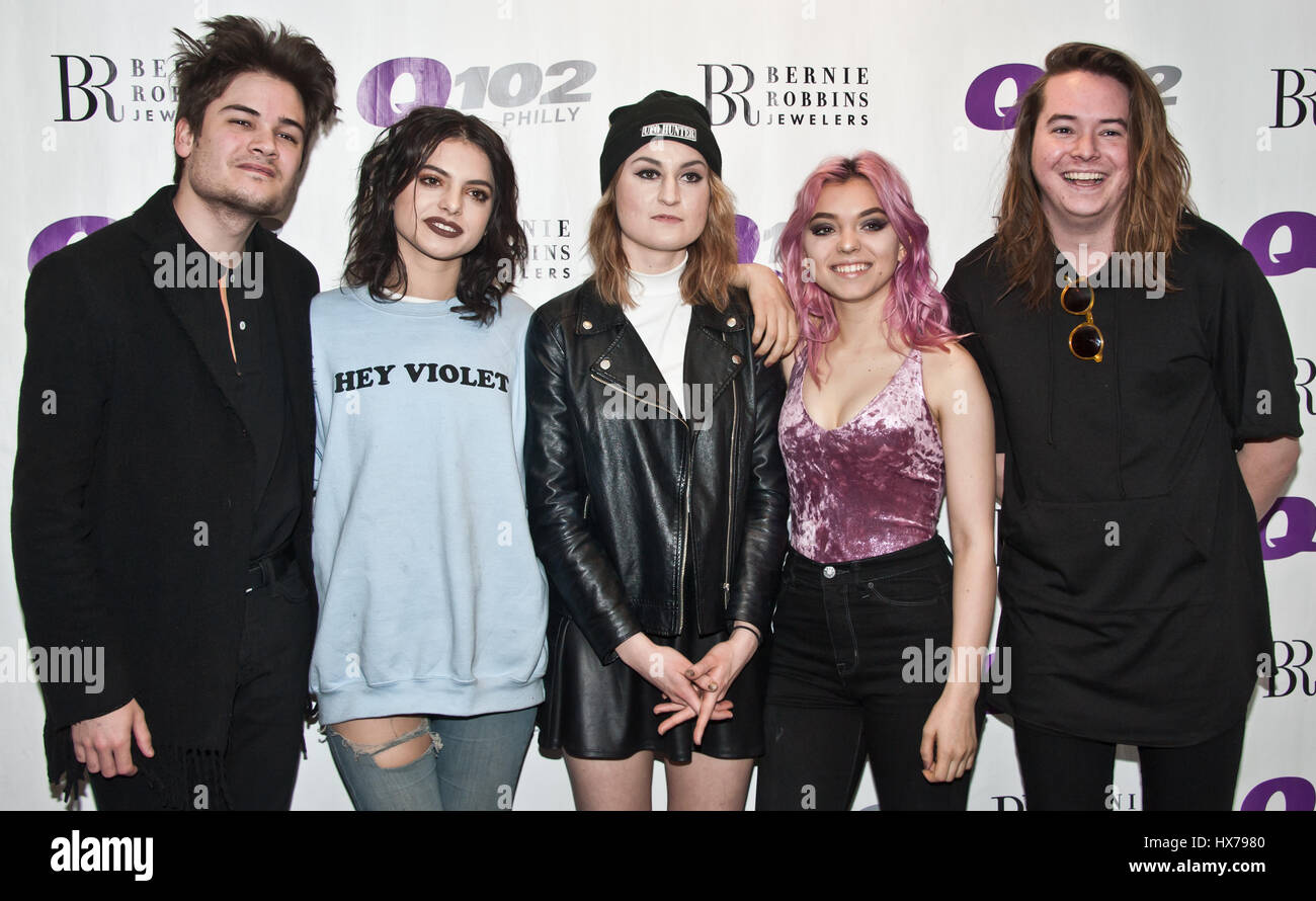 Bala Cynwyd, PA, Stati Uniti d'America. 23 marzo, 2017. American Pop Rock Band Hey Violet visita Q102's teatro delle prestazioni. Foto Stock