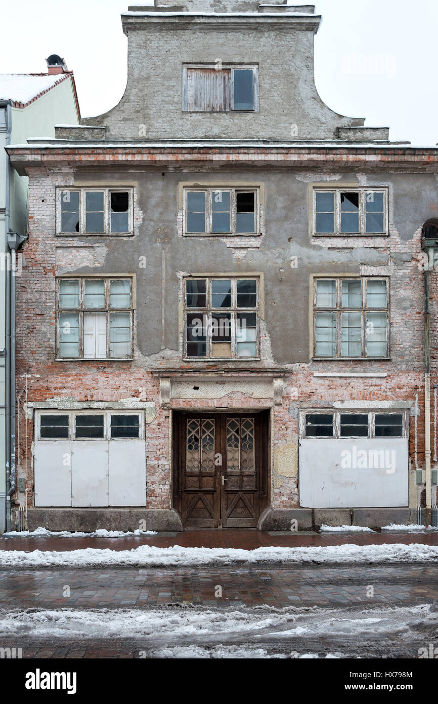 Abbandonato edificio residenziale Foto Stock