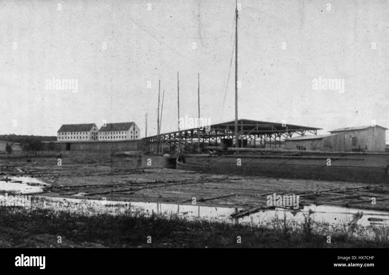 Il porto di trasbordo di Karlsdorf, un porto di trasbordo della Bydgoszcz Towarzystwo Żeglugi Holowniczej Spółka Akcyjna, all'inizio del XX secolo, datato specificamente al 1905, sebbene il titolo menzioni il 1907. Foto Stock