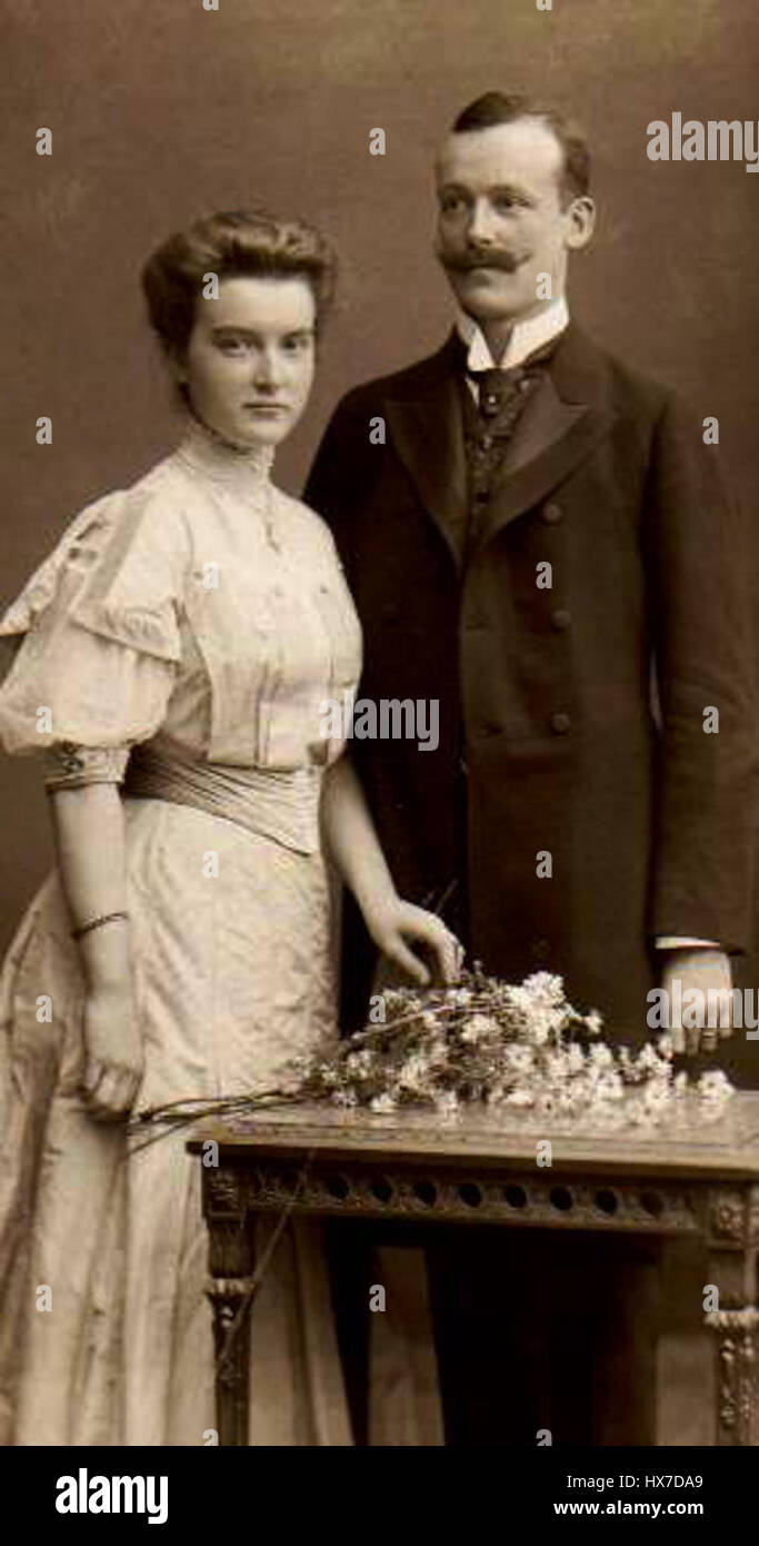 Maddalena von Waldthausen, geb. v. GoC39Fler, 1909, als Verlobte mit spC3A4terem Ehemann, Heinrich.jp Foto Stock