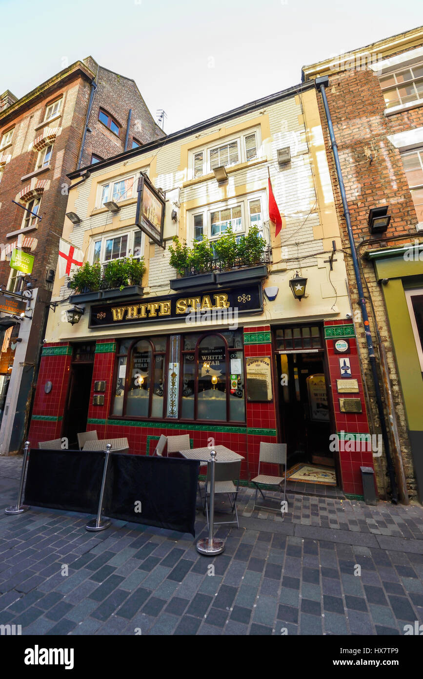 Stella Bianca public house, un pub vittoriano chiamato dopo una spedizione di Liverpool linea dove i Beatles usato per bere dopo la riproduzione nelle vicinanze Cavern Club Foto Stock