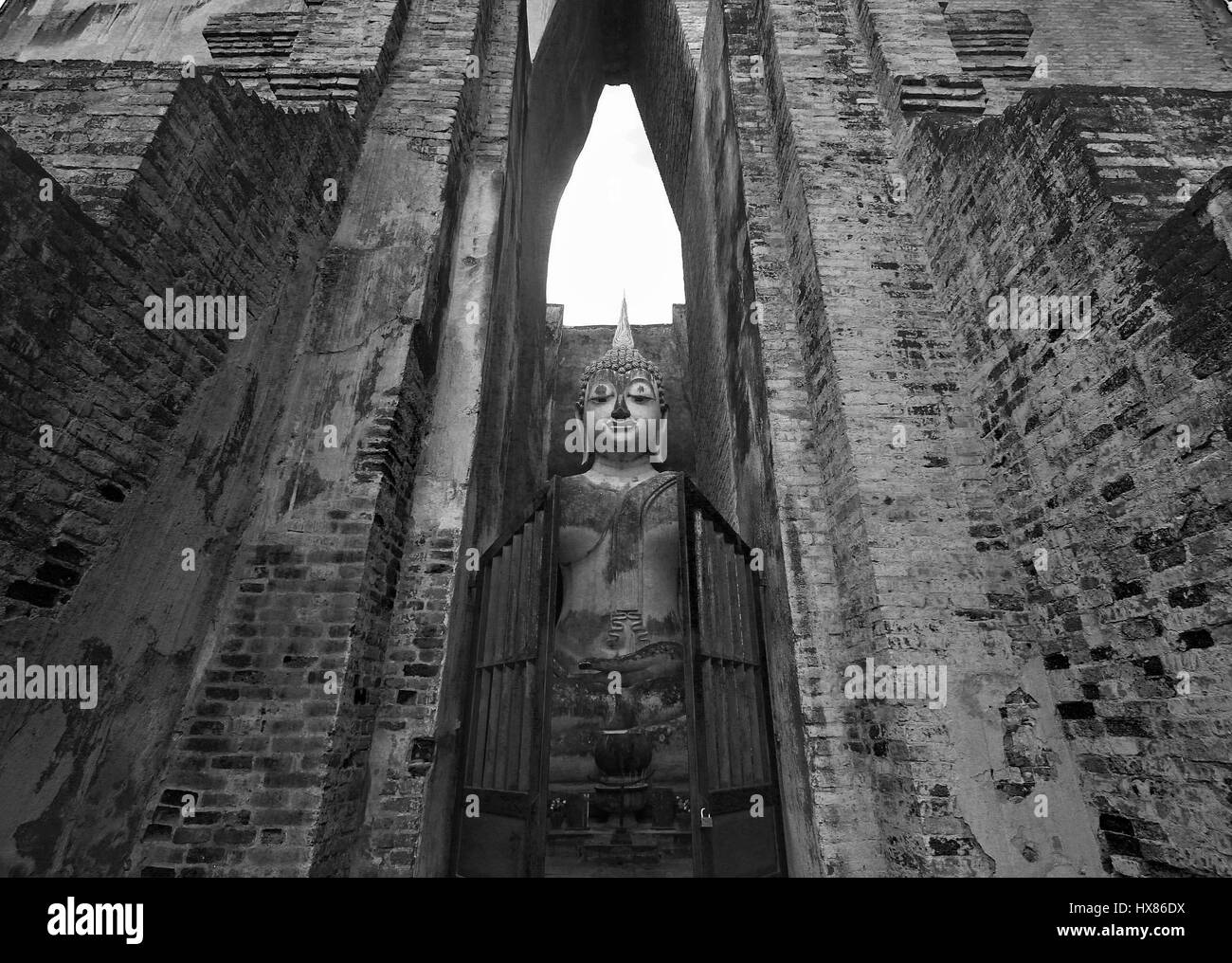 Città storica di Sukhothai e città storiche associate, Sukhothai Historical Park,antica statua di Buddha. Sukhothai Historical Park, Sukhothai Provin Foto Stock