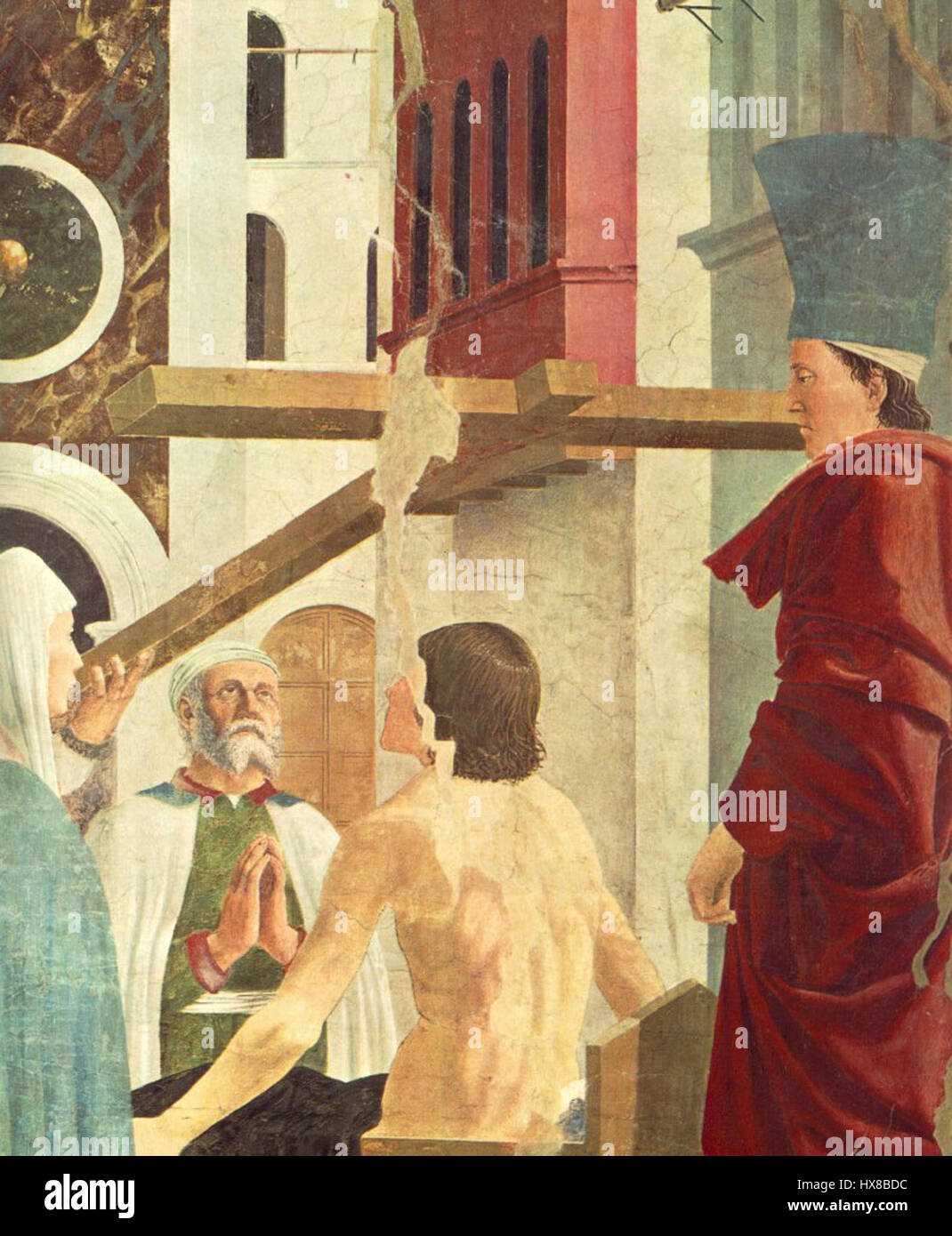 La "scoperta e prova della vera Croce" di Piero raffigura il momento di trovare la vera croce, un evento importante nella teologia cristiana. L'opera d'arte cattura la rivelazione divina e il significato storico della croce nella storia religiosa. Foto Stock