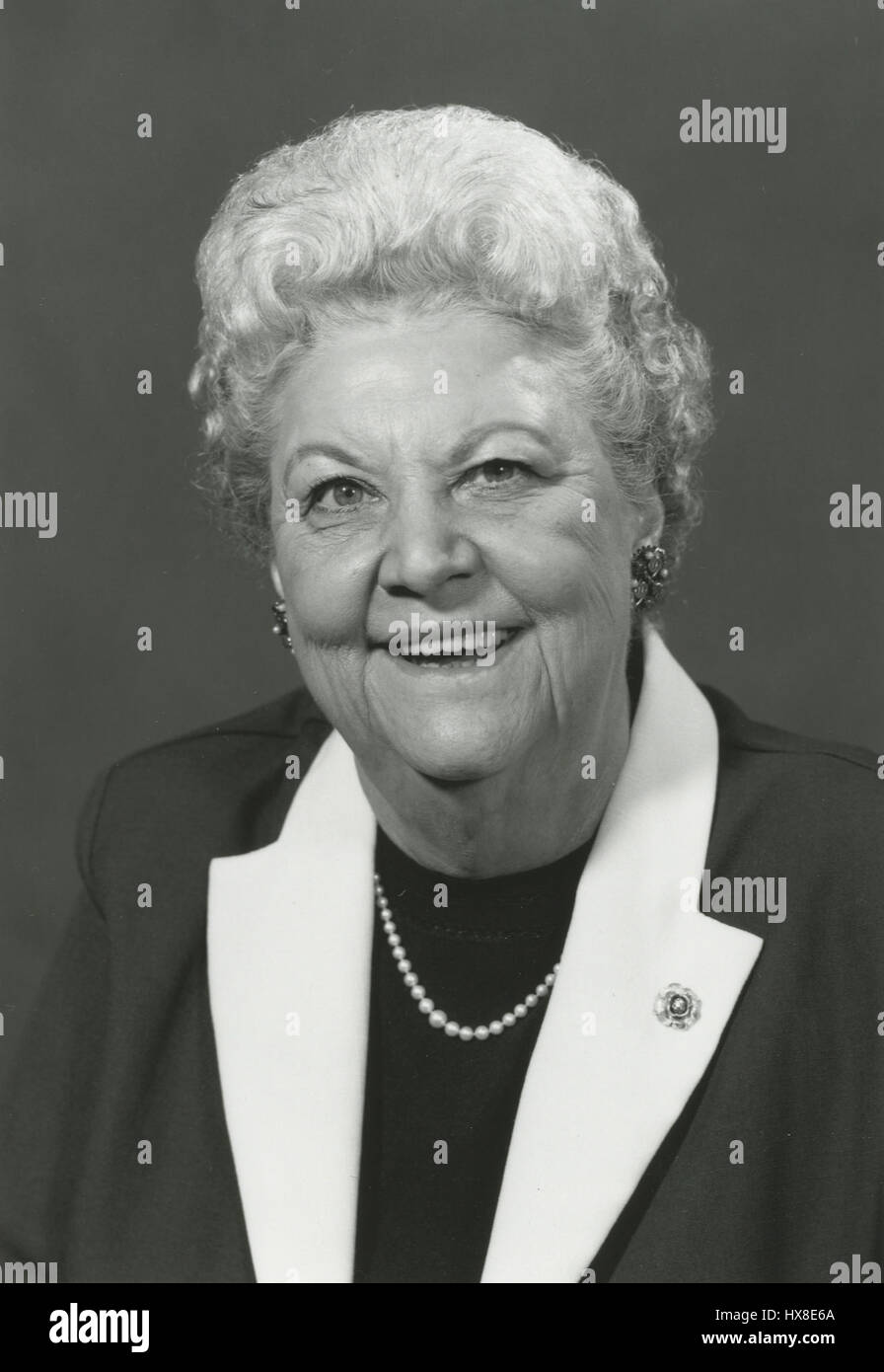 "KDLA 1983 BW" di Stovall è una fotografia in bianco e nero che cattura l'umore e la texture del soggetto. L'immagine è una rappresentazione dell'approccio unico di Stovall all'acquisizione di profondità, contrasto ed emozione attraverso la fotografia monocromatica. Foto Stock