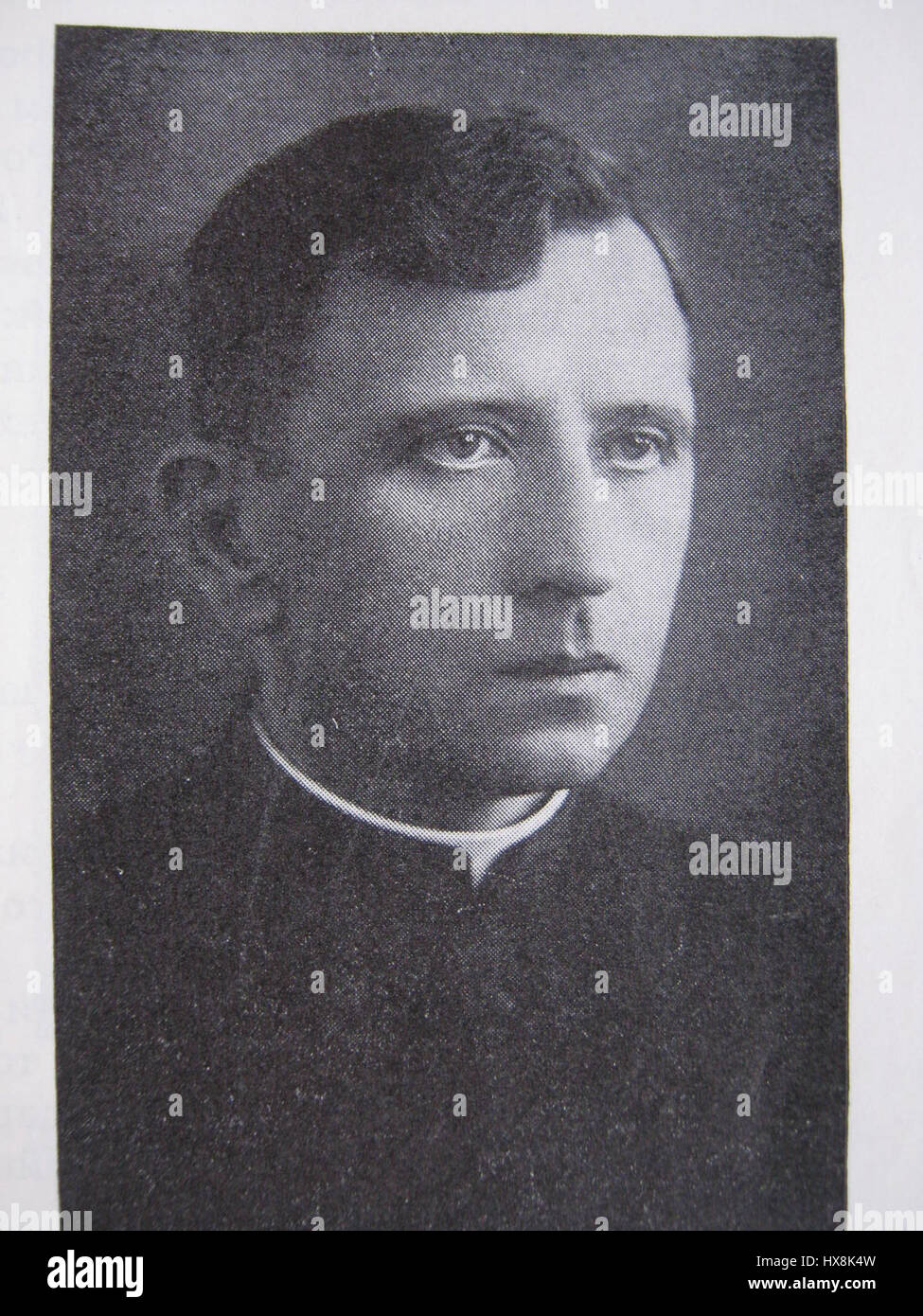 Vasyl O. Melnyk, un artista ucraino, è noto per i suoi ritratti e scene che catturano la ricchezza culturale dell'Ucraina. Il suo lavoro spesso include temi popolari e motivi tradizionali ucraini, che riflettono l'identità nazionale e la memoria storica nelle sue rappresentazioni visive. Foto Stock