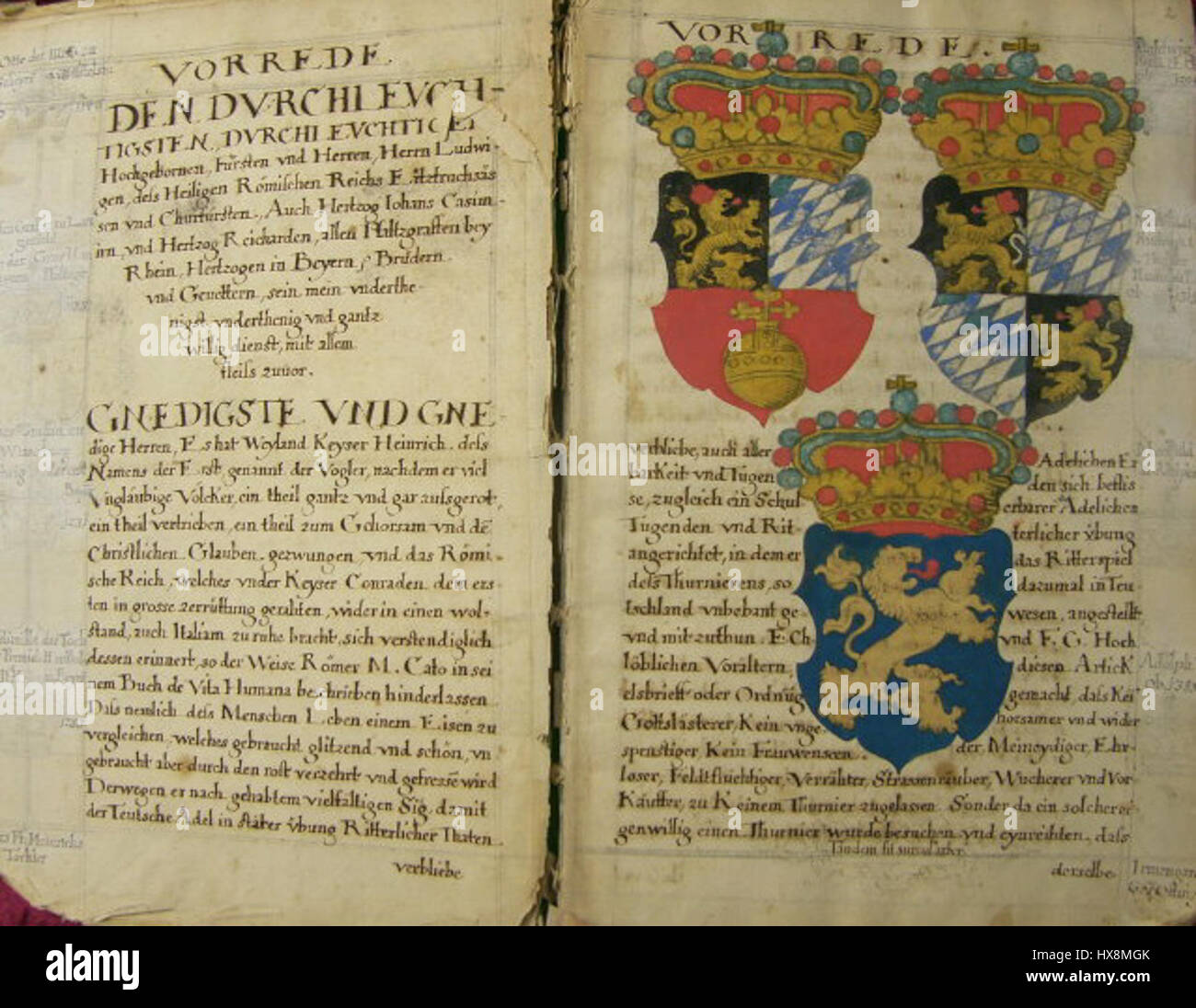 "RC3BCxner Turnierbuch Abschrift" è un manoscritto del XVII secolo che descrive i tornei medievali. Il documento presenta raffigurazioni di cavalieri, giostre e gli aspetti cerimoniali di questi eventi. Foto Stock