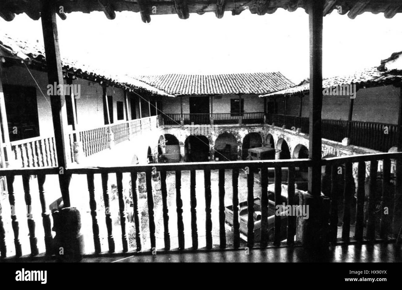 Patio Casa Chacn 26 si riferisce a un luogo storico, probabilmente una casa o cortile significativo in una regione come il Messico, con importanza culturale o architettonica. Questi tipi di siti sono spesso conservati per il loro valore storico e architettonico. Foto Stock