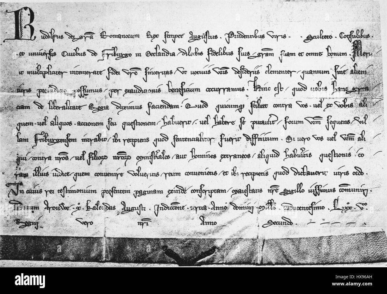 Rodolfo i di Germania, nel 1275, emise un'importante carta che influenzò la struttura politica del Sacro Romano Impero. Questo documento ha contribuito al rafforzamento dell'autorità reale e ha delineato la governance territoriale, segnando un momento significativo nella storia medievale europea. Foto Stock