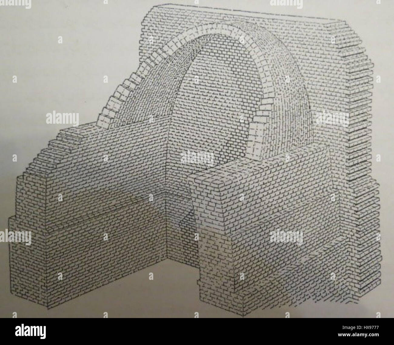 Una motocicletta d'epoca accompagnata da foto commemorative, che evidenziano il significato storico delle motociclette dei primi anni del XX secolo. L'immagine riflette la nostalgia dell'epoca e l'impatto culturale di queste prime macchine. Foto Stock