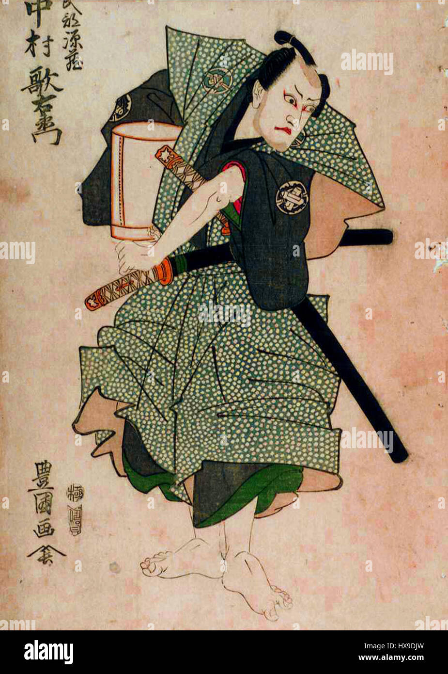 Questa stampa ukiyo-e di Utaemon Nakamura III ritrae l'attore Takebe Genzō in una rappresentazione kabuki. Nota per i suoi colori vivaci e lo stile teatrale, la stampa cattura l'essenza dinamica del teatro giapponese tradizionale. Foto Stock
