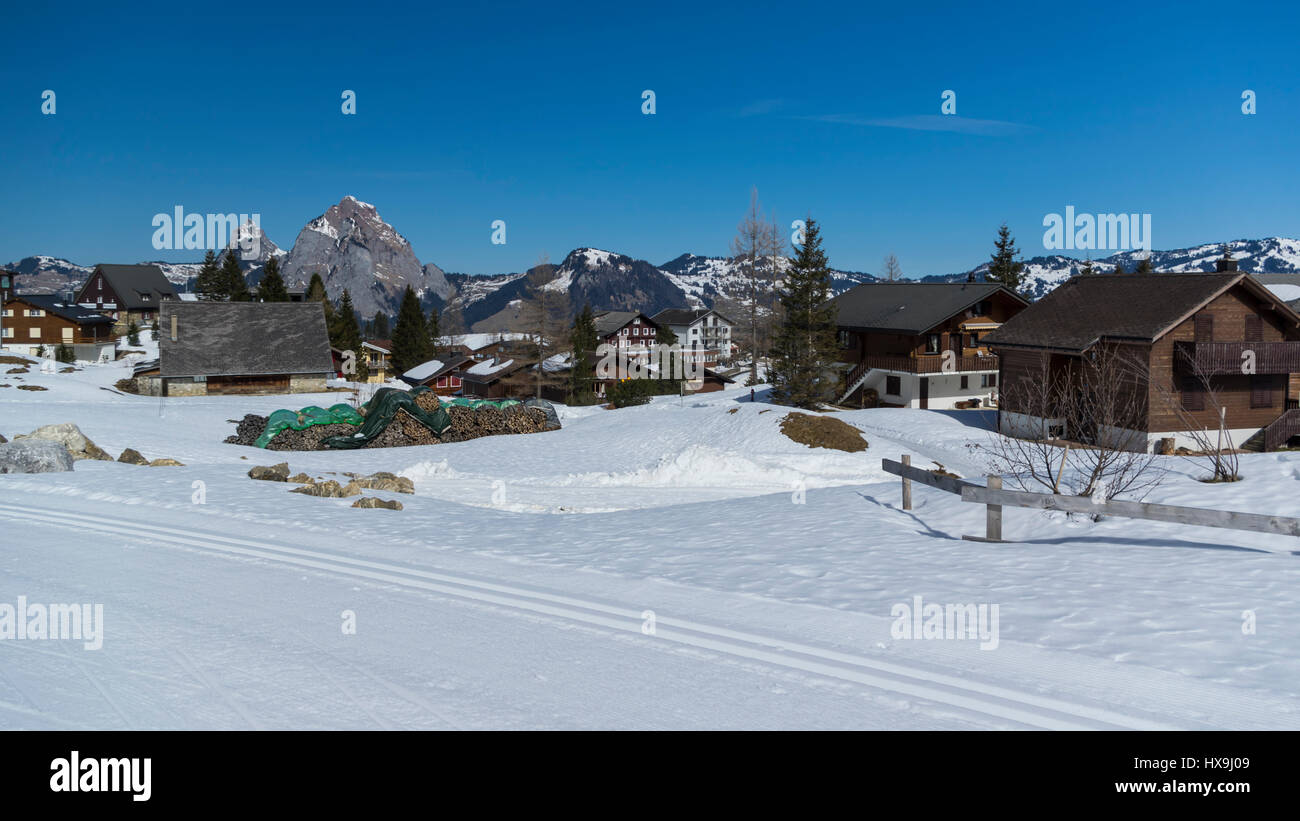 Stoos, Canton Svitto, Svizzera, un villaggio e di sport invernali delle Alpi svizzere in inverno. Foto Stock