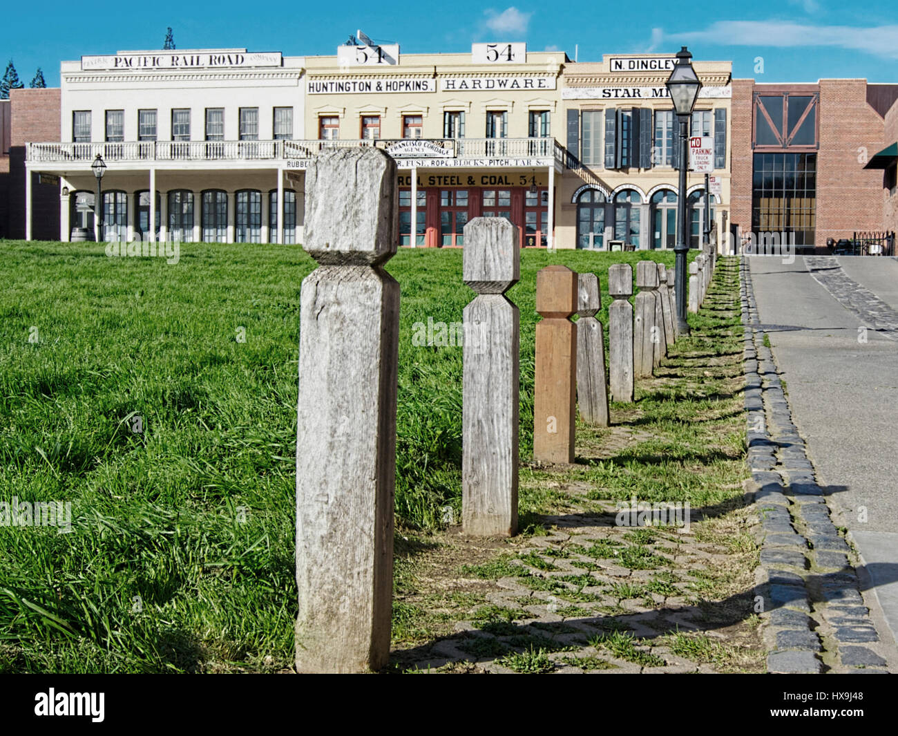 HDR, un ampio angolo di visione delle quattro grandi casa nella città vecchia a Sacramento, California, Sacramento State Historic Park Foto Stock
