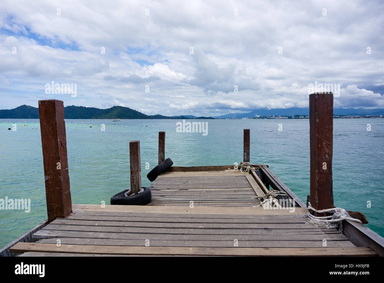 Pontile Mamutik Island in Kota Kinabalu, Sabah Borneo Malese. Mamutik Island è una delle cinque isole Tunku Abdul Rahman National Marine Park Foto Stock