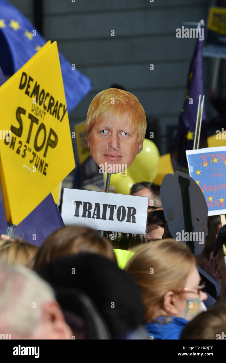 Londra, Regno Unito. 25 Mar, 2017. Anti Brexit marcia di protesta dal Unite per l'Europa. Credito: Matteo Chattle/Alamy Live News Foto Stock